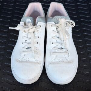 Women’s on cloud on the Roger